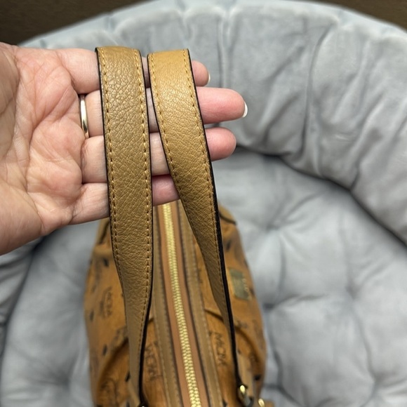 MCM Shoulder Bag Tote with Zipper closure - Picture 3 of 10